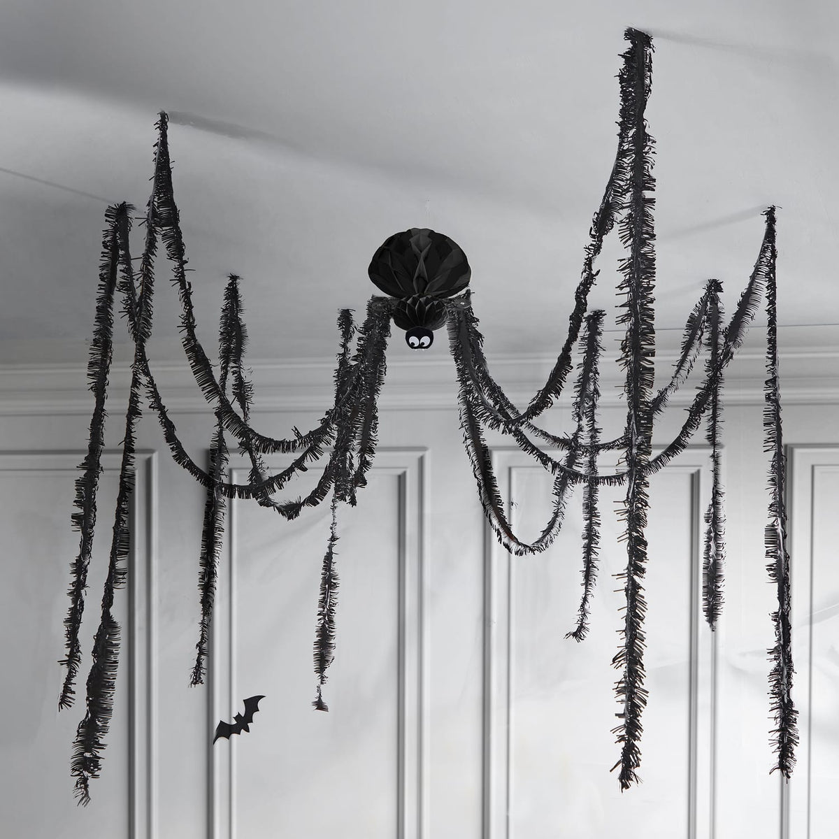 Hallow Scream Giant Spider Decoration